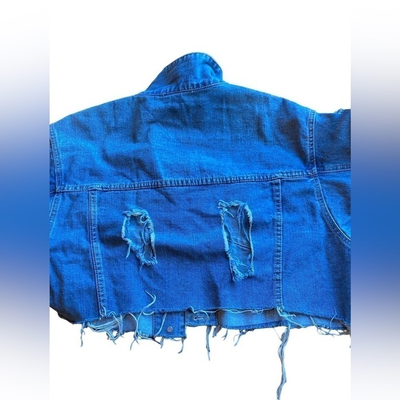 36 Points 5  Blue Denim Oversized Destroyed Jean Jacket Size Small - Picture 14 of 15